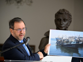 Venezuela says US navy detained its fishermen