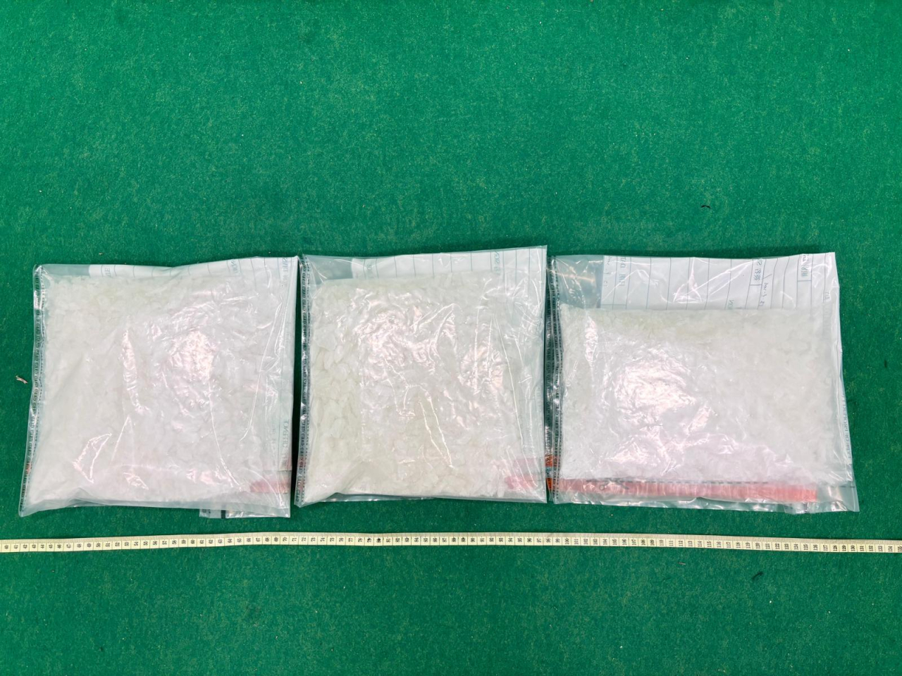 海關於案件中檢獲的懷疑冰毒。（政府新聞處）
