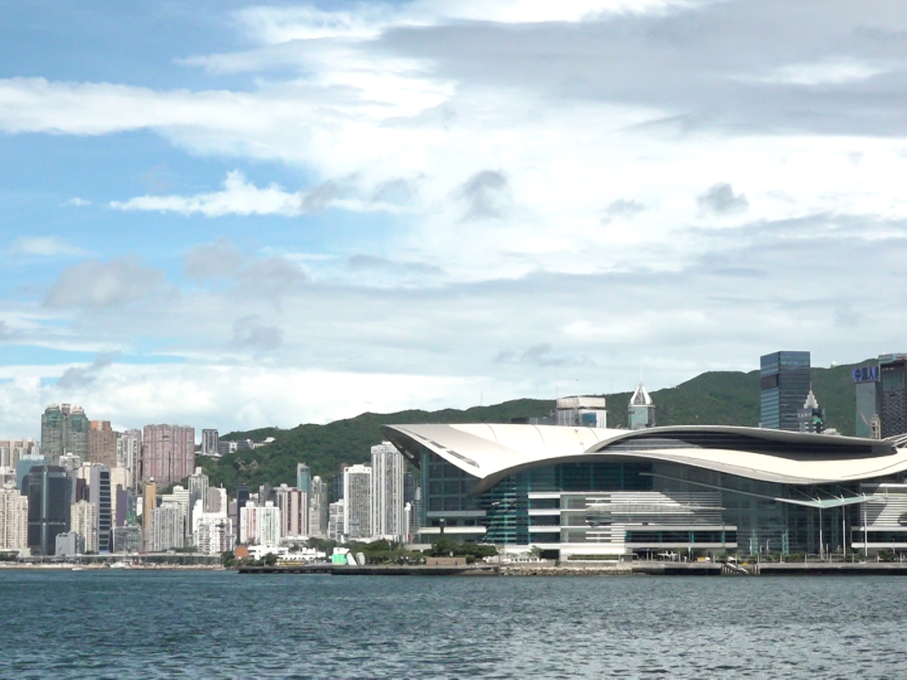The HKGCC says it is essential that the government offers assistance for SMEs to go digital and use AI to improve their operations. File photo: RTHK