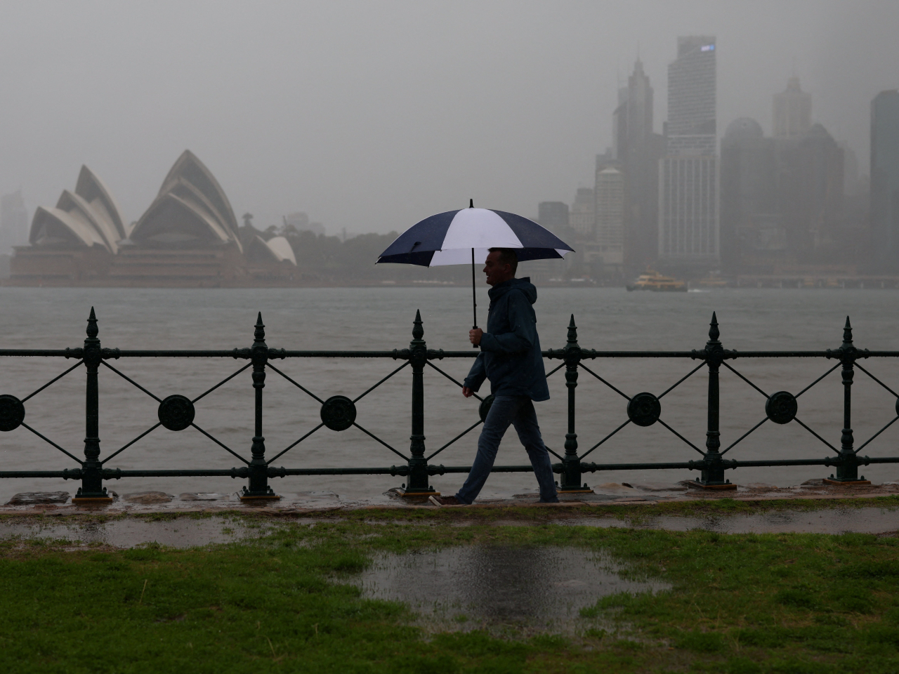 Should temperatures increase by three degrees Celsius, heat-related deaths could soar by more than 400 percent in Sydney. File photo: Reuters