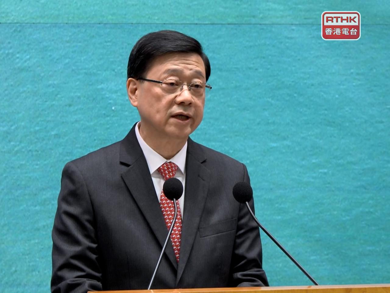 李家超稱，政府與各界籌備多項慶祝國慶活動及優惠。（廖漢榮攝）