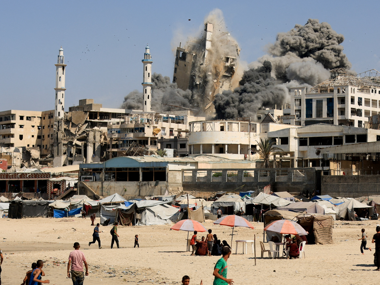 An Israeli airstrike brings down Al-Ghefari tower, the tallest residential building in Gaza, on Monday. Photo: Reuters