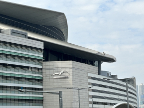 香港會議展覽中心去年7月至今年6月，共舉行786項活動，出席的參展商、買家、活動訪客等超過780萬人次。（港台圖片）