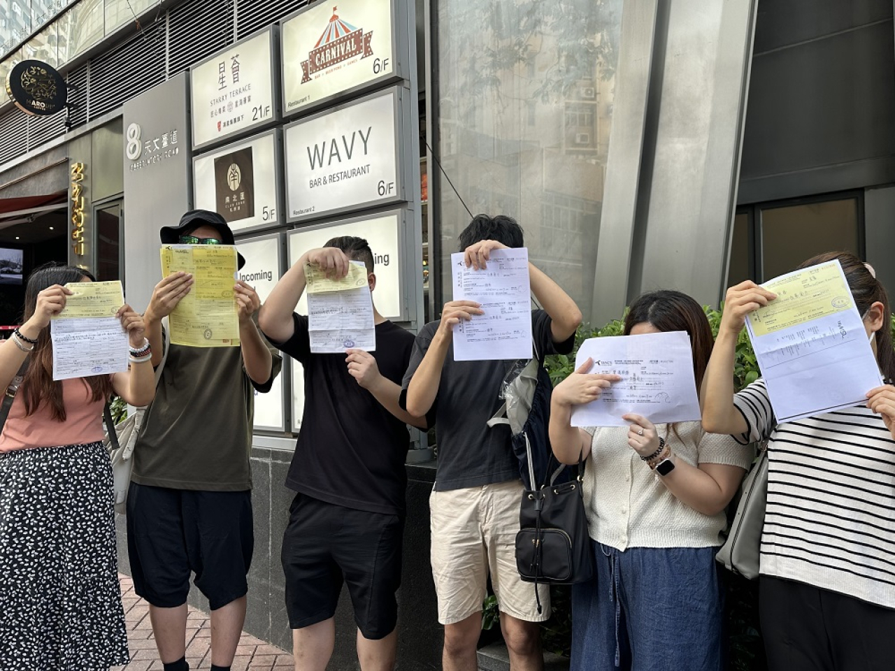 Customers turned up at the banquet restaurant in Tsim Sha Tsui on Tuesday, saying they have paid up to HK$100,000 for upcoming wedding meals there. Photo: RTHK
