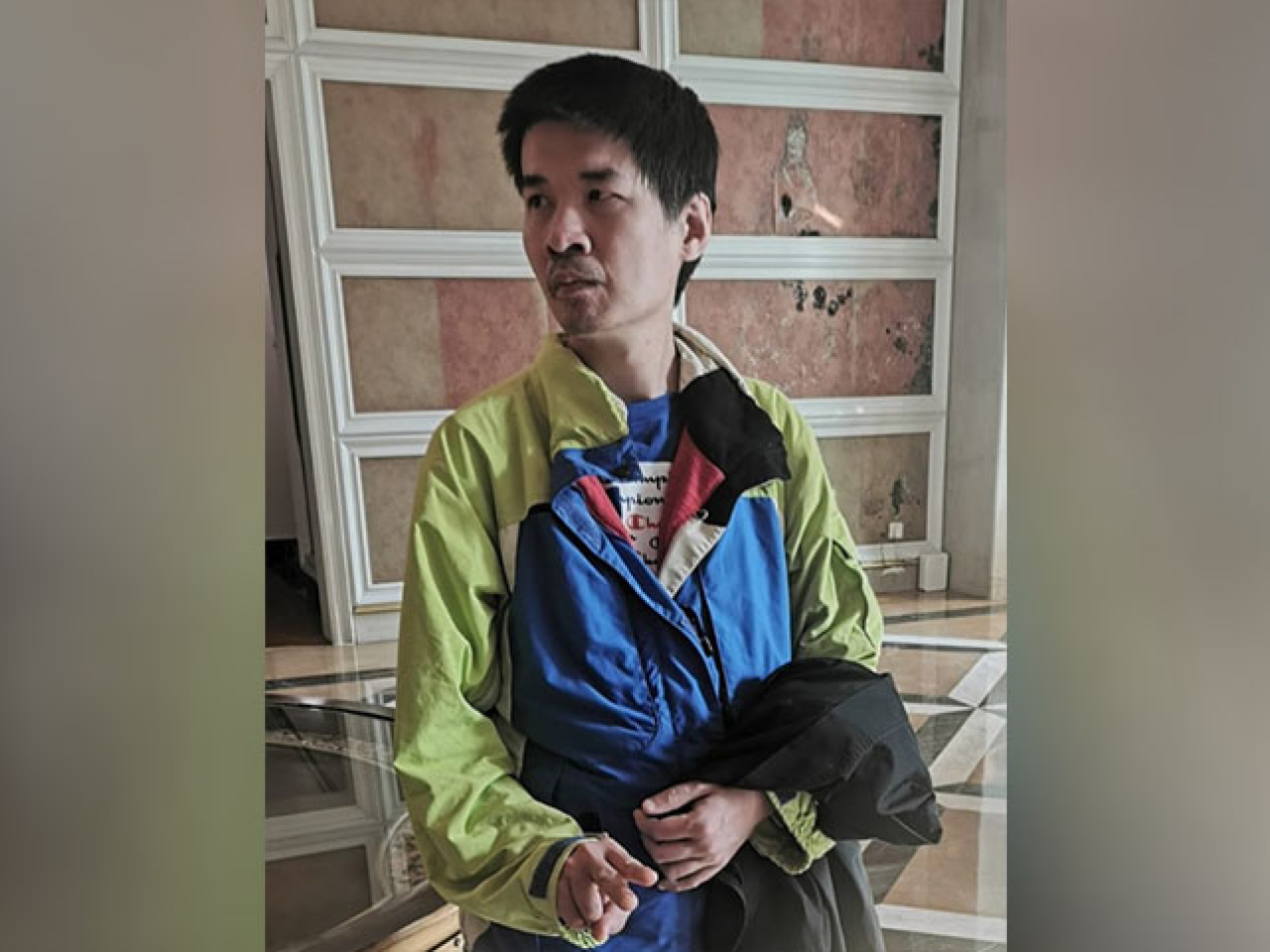這名男子身高約1.65米，瘦身材，尖面型，黃皮膚及蓄短黑髮。（政府新聞處）