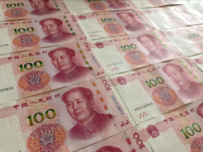 李家超表示，政府將發行更多人民幣債券，並將研究在合適場景下，以人民幣支付政府開支。（港台圖片）
