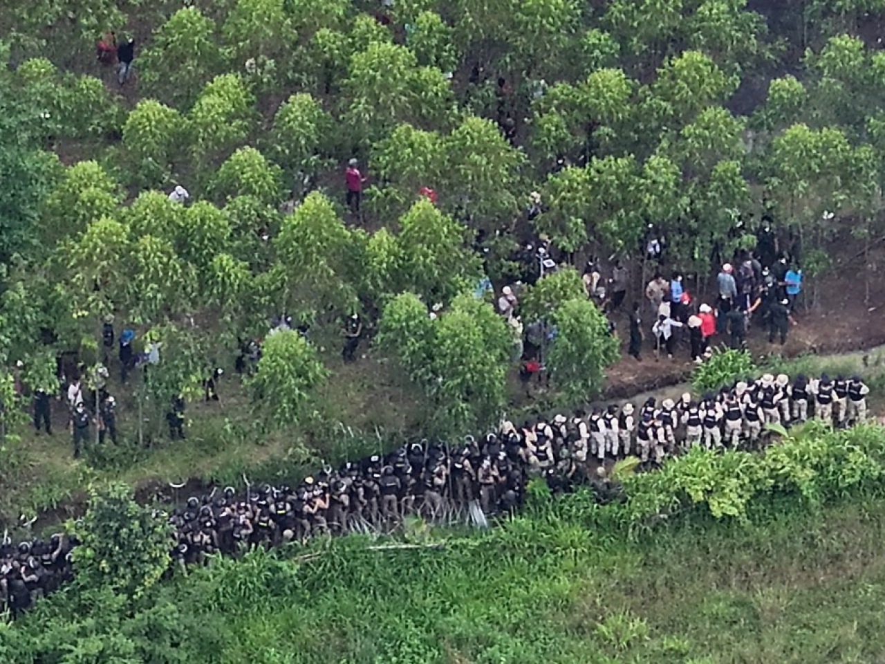 This aerial photo taken and released by the Royal Thai Army shows Thai army and police (bottom) facing Cambodian people in a disputed border area. Photo: handout via AFP