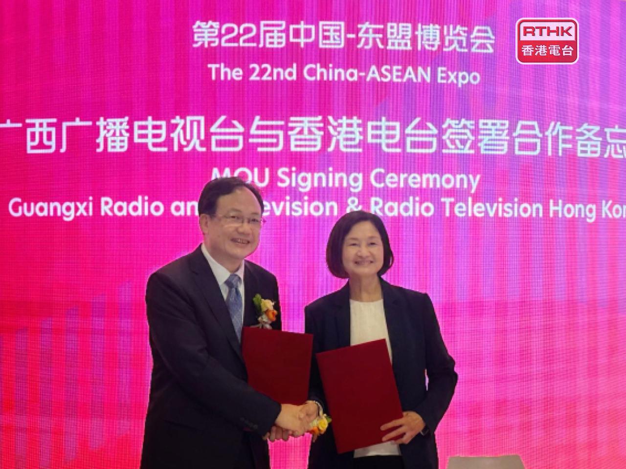 Director of Broadcasting Angelina Kwan (right) signs a memorandum of understanding with Guangxi Radio and Television. Photo: RTHK