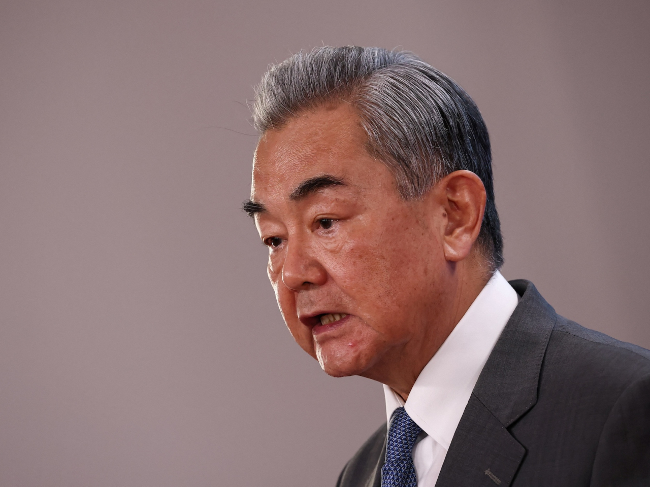 王毅說，外交學院要積極搭建宣示中國外交理念的重要平台，講好中國故事，唱響中國聲音。（路透社資料圖片）