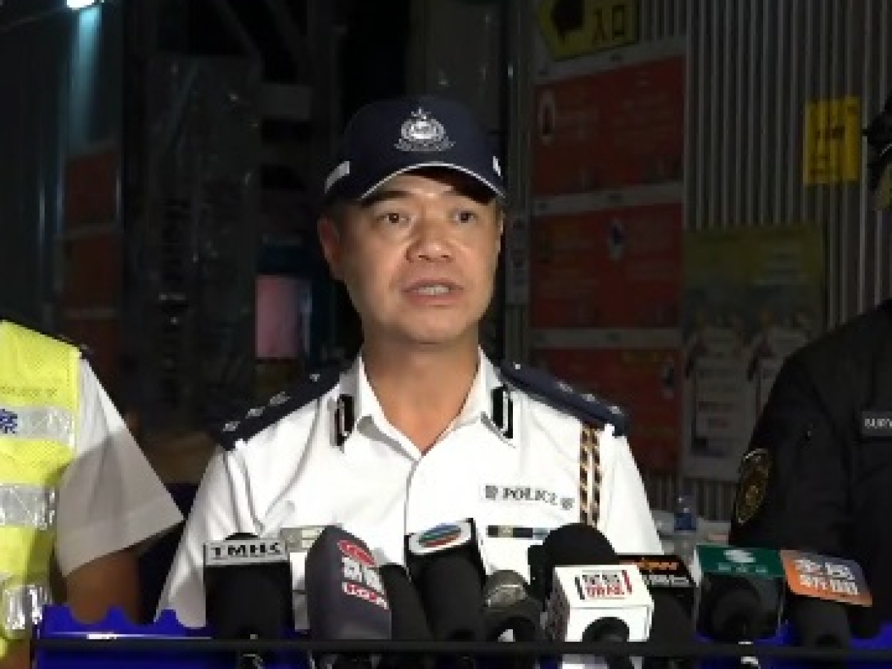 陳天柱表示已成功疏散附近樓宇所有居民，協助他們到不同社區中心或他們自行安排的一些地方。(警方社交網頁截圖)