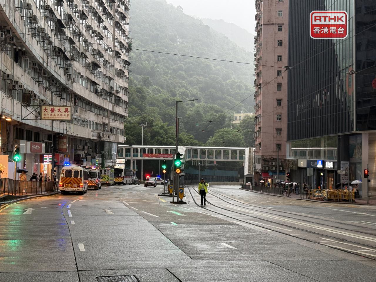 附近一帶道路封鎖，有大廈繼續封閉。(任浩鋒攝)