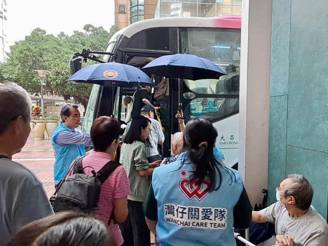 灣仔區關愛隊跨區作出支援。（民政及青年事務局社交專頁圖片）