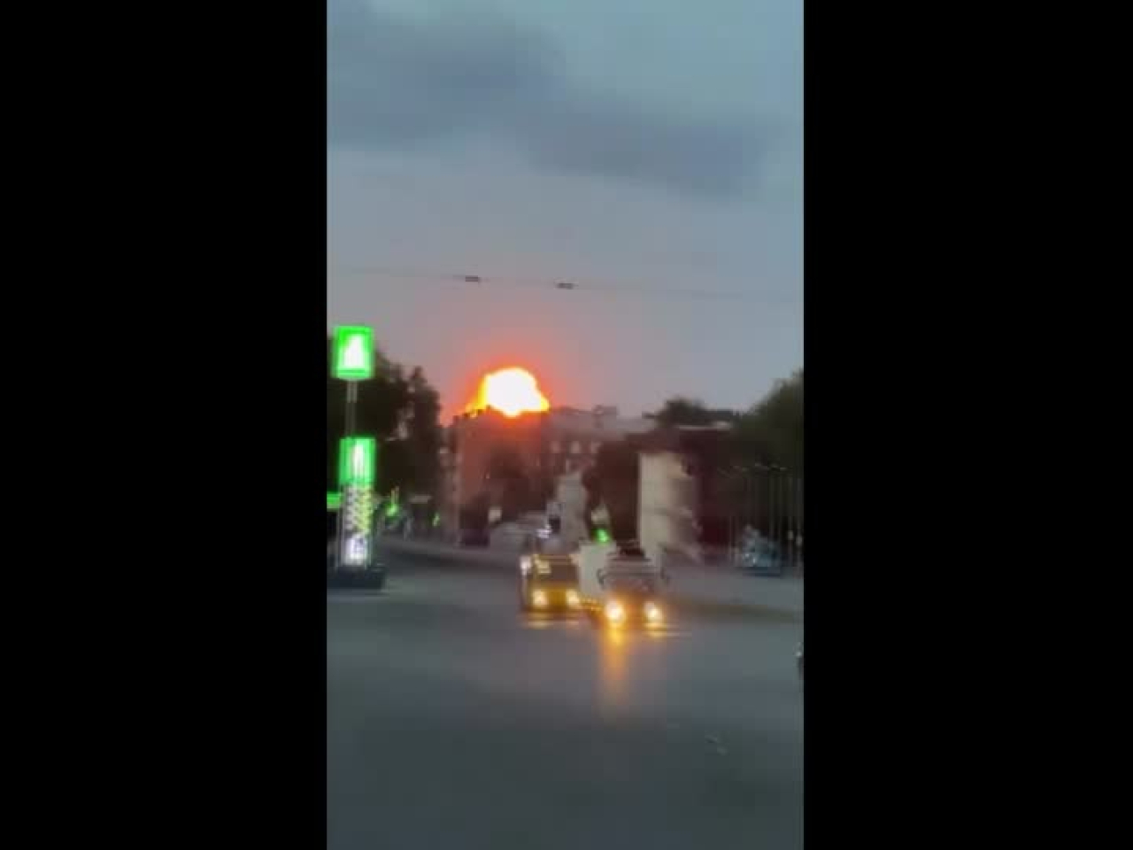 有烏克蘭民眾目擊俄軍空襲。（路透社）