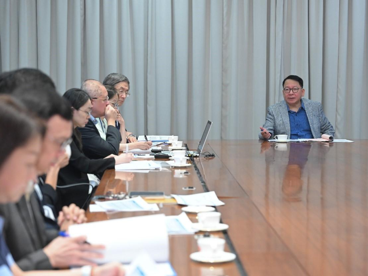 Chief Secretary Eric Chan chairs a meeting of the steering committee on handling extreme weather. Photo courtesy of the Information Services Department
