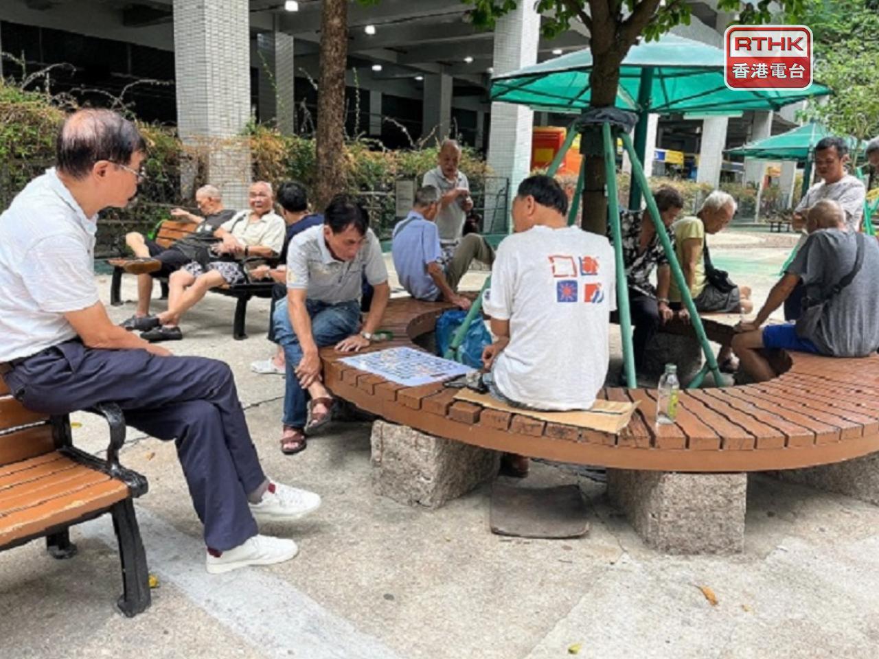 民生養老等問題是澳門新一屆直選或間選立法會議員共同關心的議題。（鄭月明攝）