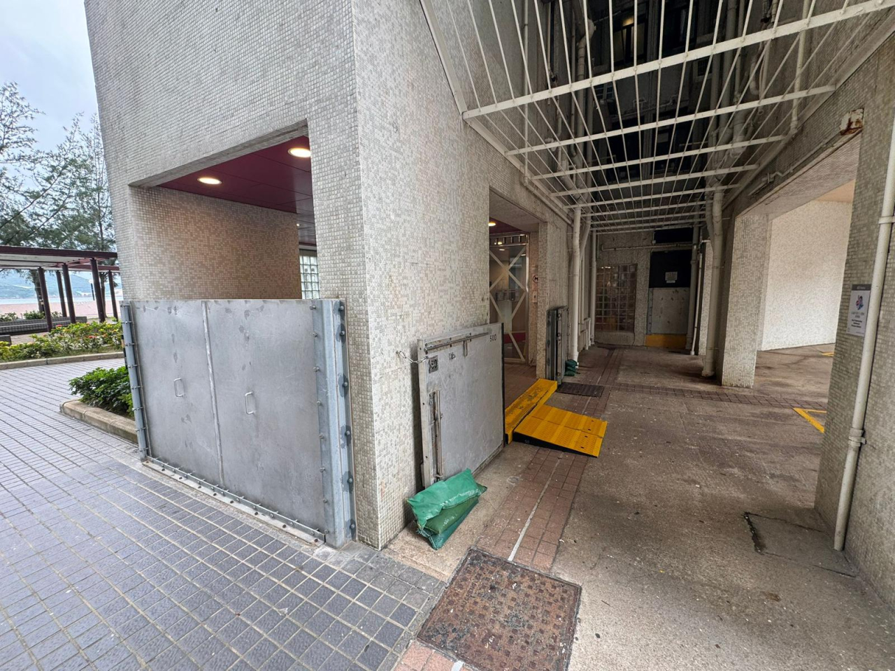 Floodgates and temporary pumping facilities have been installed across the low-lying residential estate of Heng Fa Chuen. Photo courtesy of MTR
