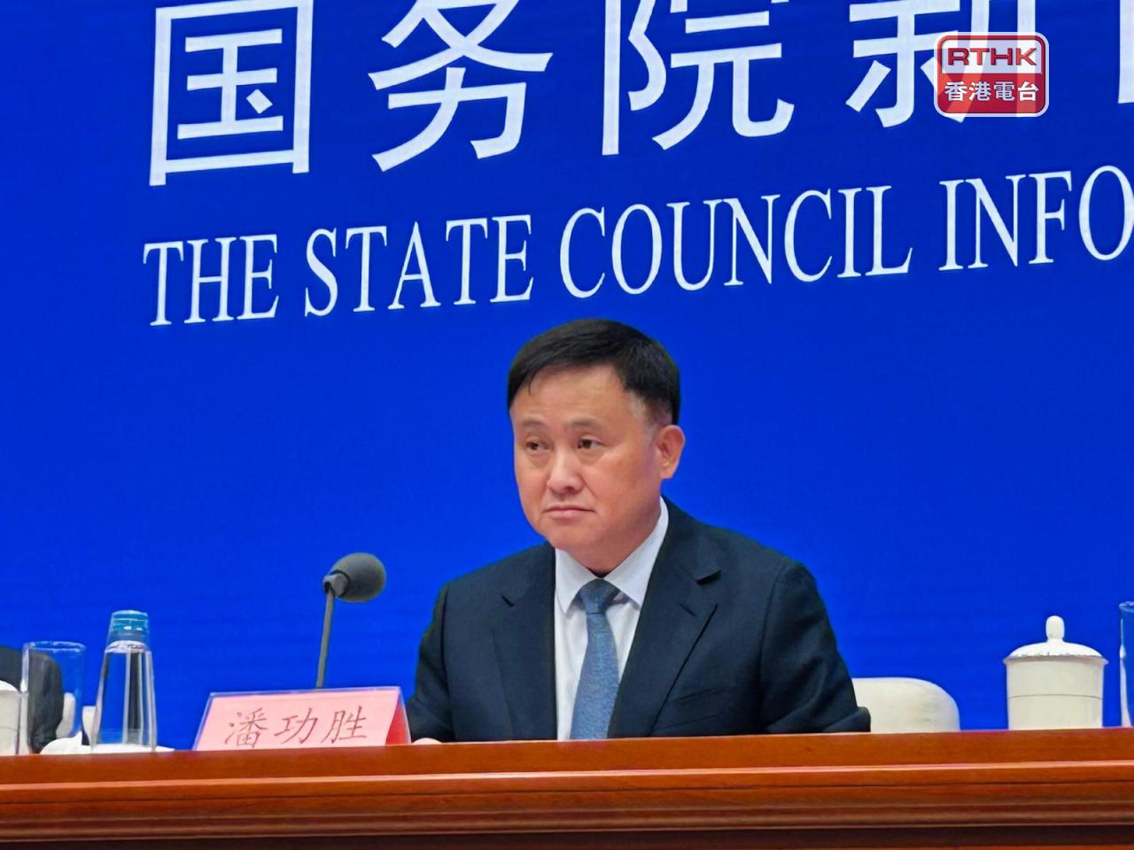 潘功勝表示，人行在化解融資平台債務風險工作取得重要階段性成效，地方政府融資平台債務風險水平大幅度收斂。（鄧穎琳攝）