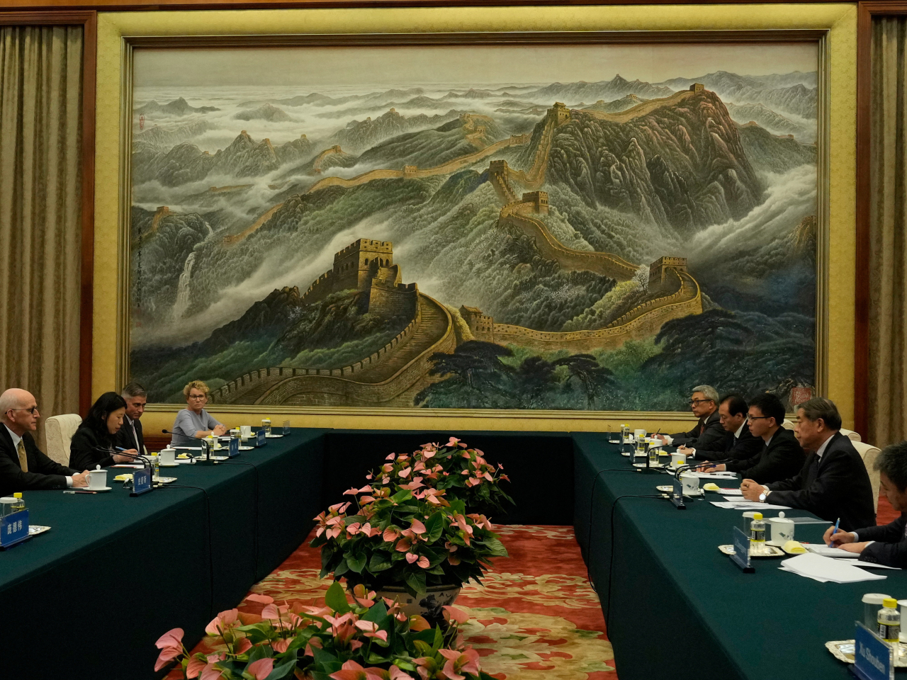 Vice Premier He Lifeng holds talks with the visiting US congressional delegation. Photo: Reuters