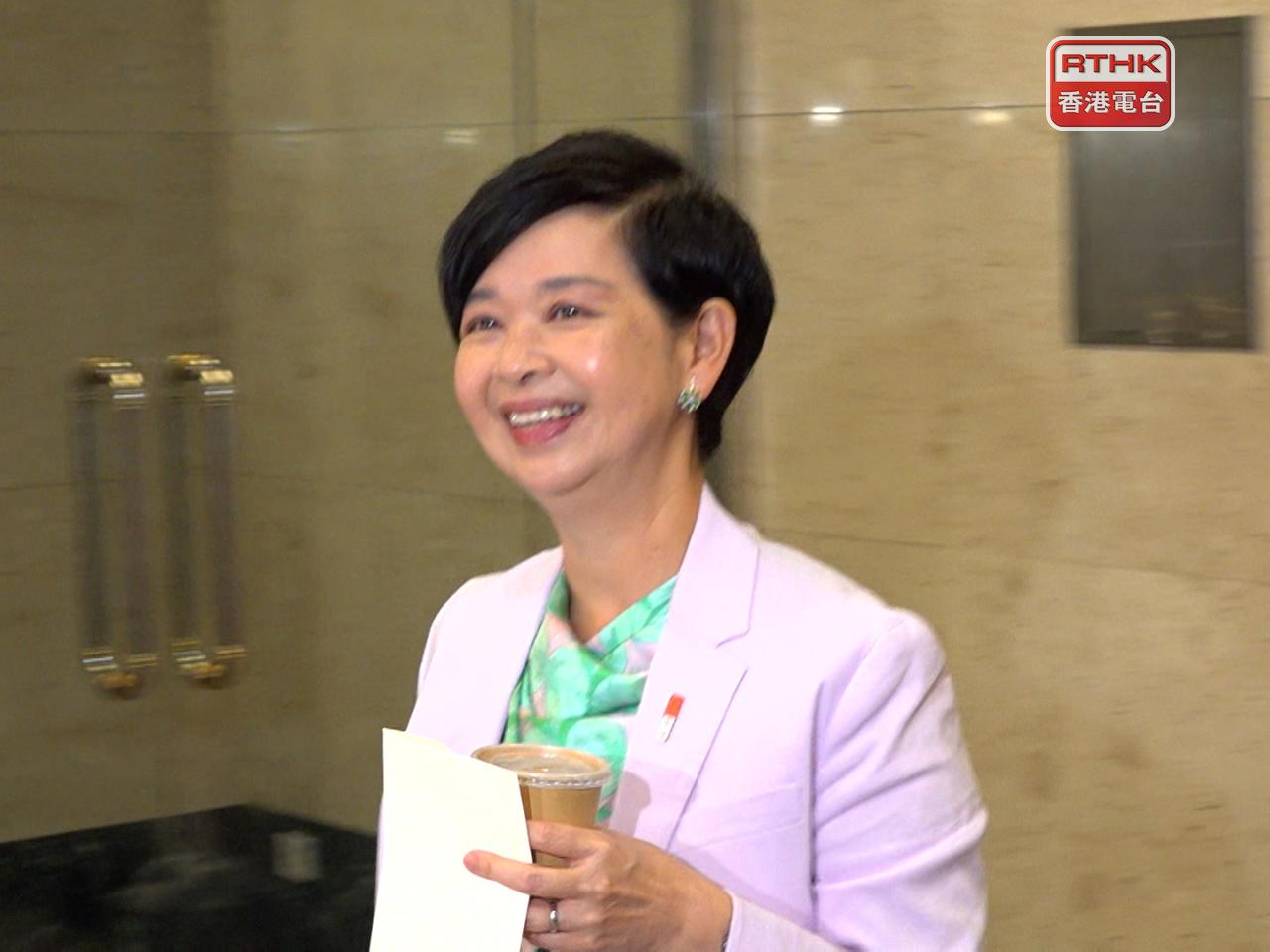 何永賢表示，為應對超強颱風樺加沙，轄下部門的人員都嚴陣以待。（陳感恩攝）