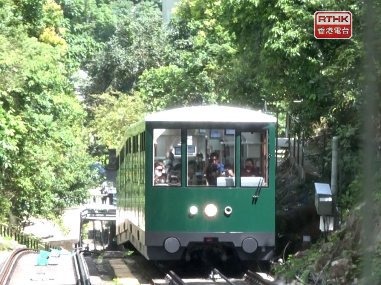 山頂纜車宣布，會在下午2時45分後暫停服務。（港台圖片）