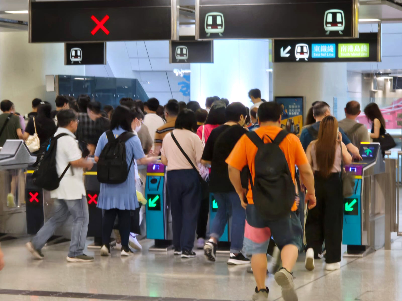 Extra MTR services were laid on to help people get home on Tuesday afternoon. Photo: RTHK