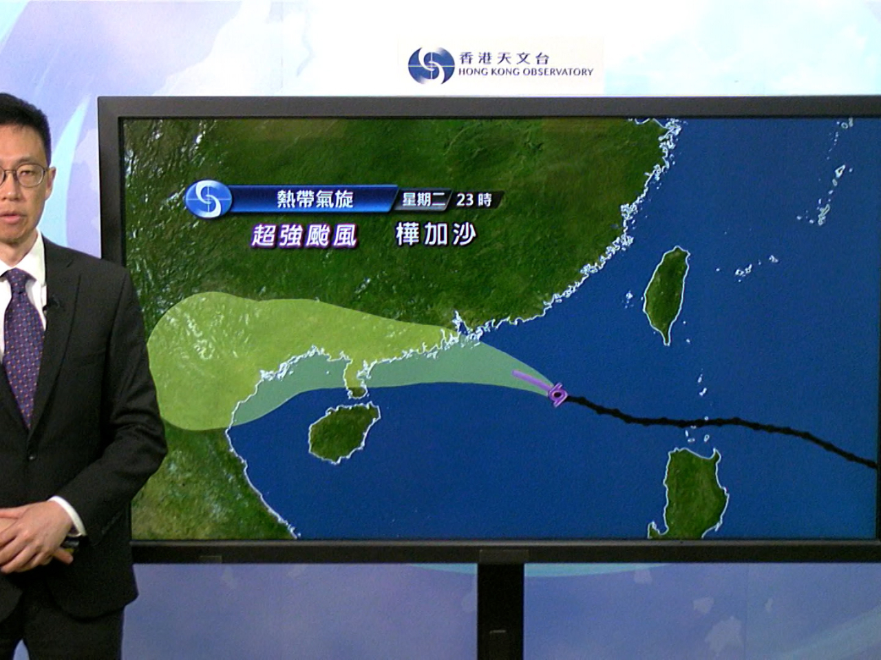 天文台評估是否需要在今晚11時至明日凌晨3時之間改發更高熱帶氣旋警告信號。