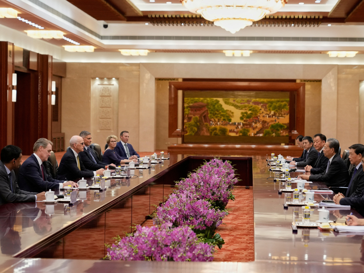 趙樂際在北京與美國國會眾議員跨黨派代表團會面。（路透社）