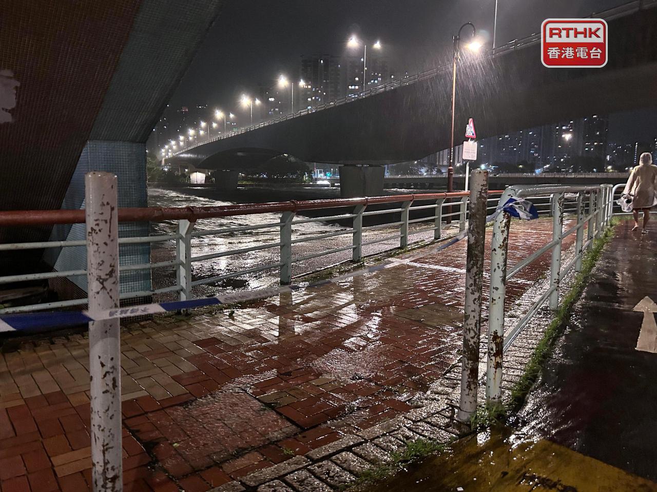 沙田城門河水位明顯上漲，水流非常湍急。（林漢山攝）