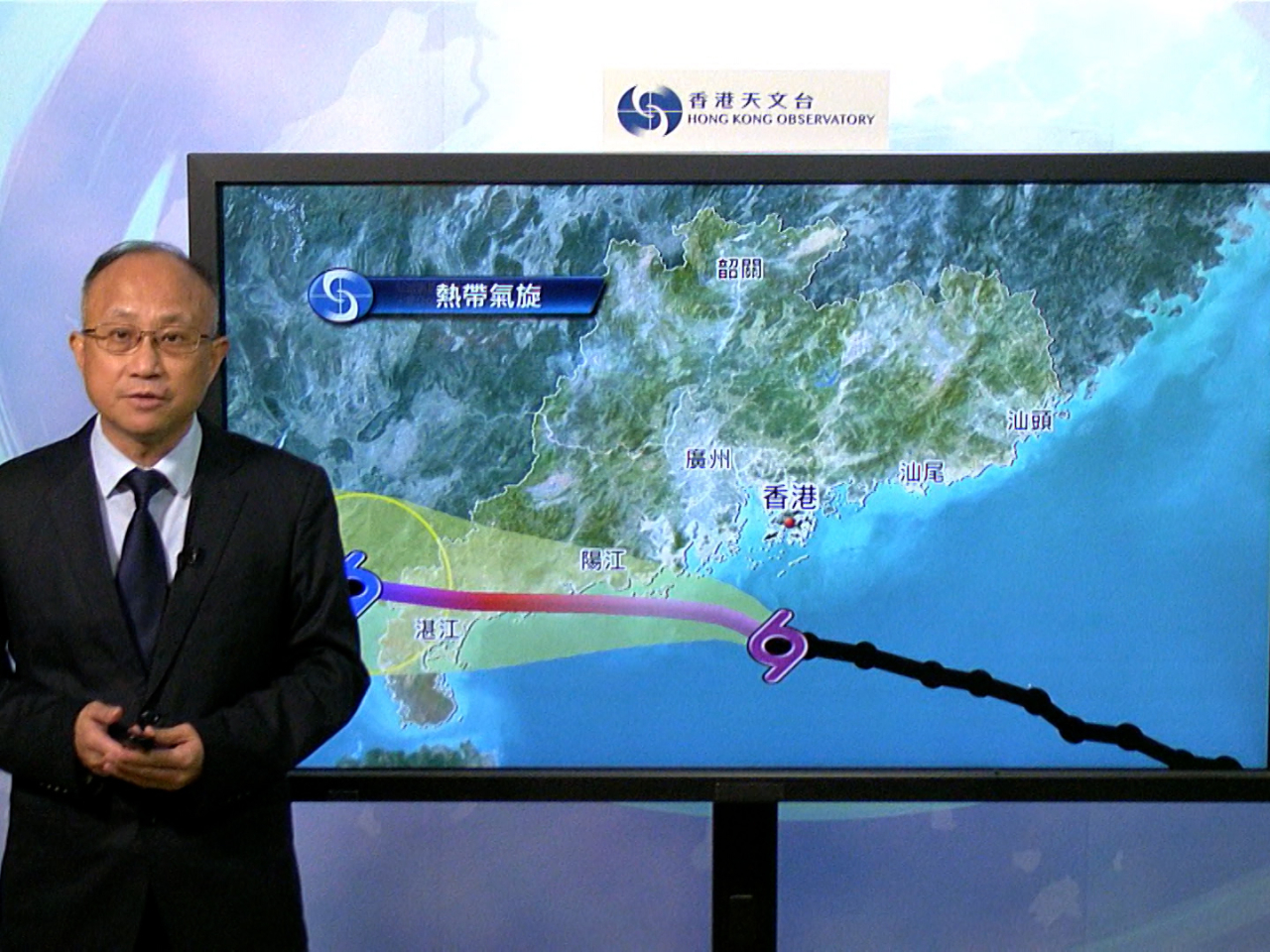 天文台表示，超強颱風樺加沙未來一兩小時最接近本港，在本港南面100公里左右掠過。（天文台）
