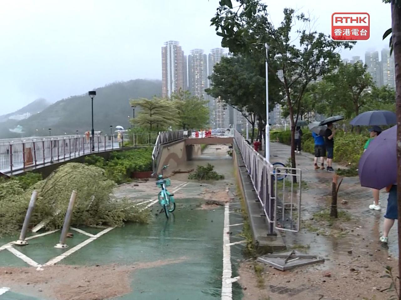 天文台發出局部地區大雨提示，西貢區有大暴雨。（梁子峰攝）