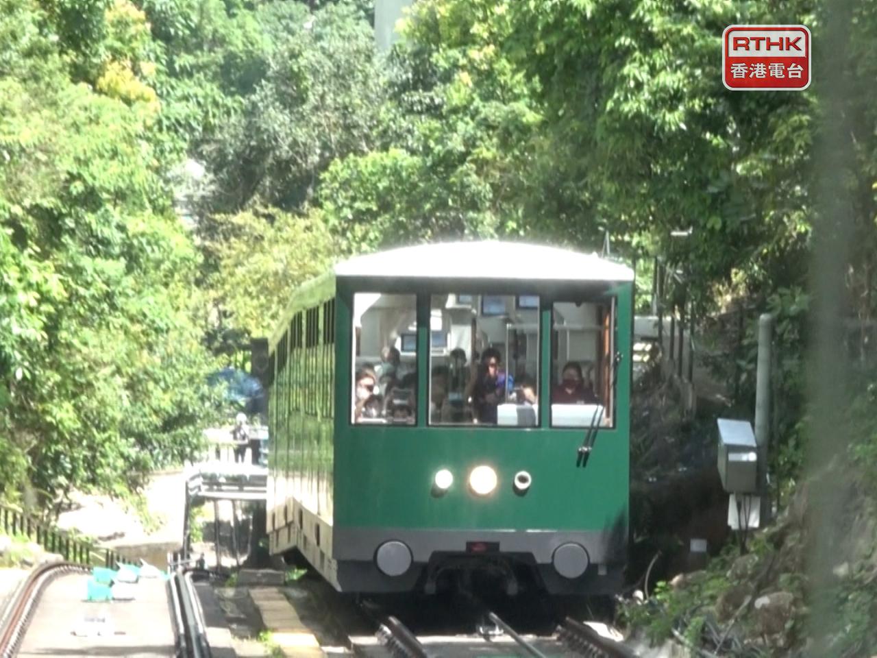 山頂纜車在今早8時恢復服務。（港台圖片）