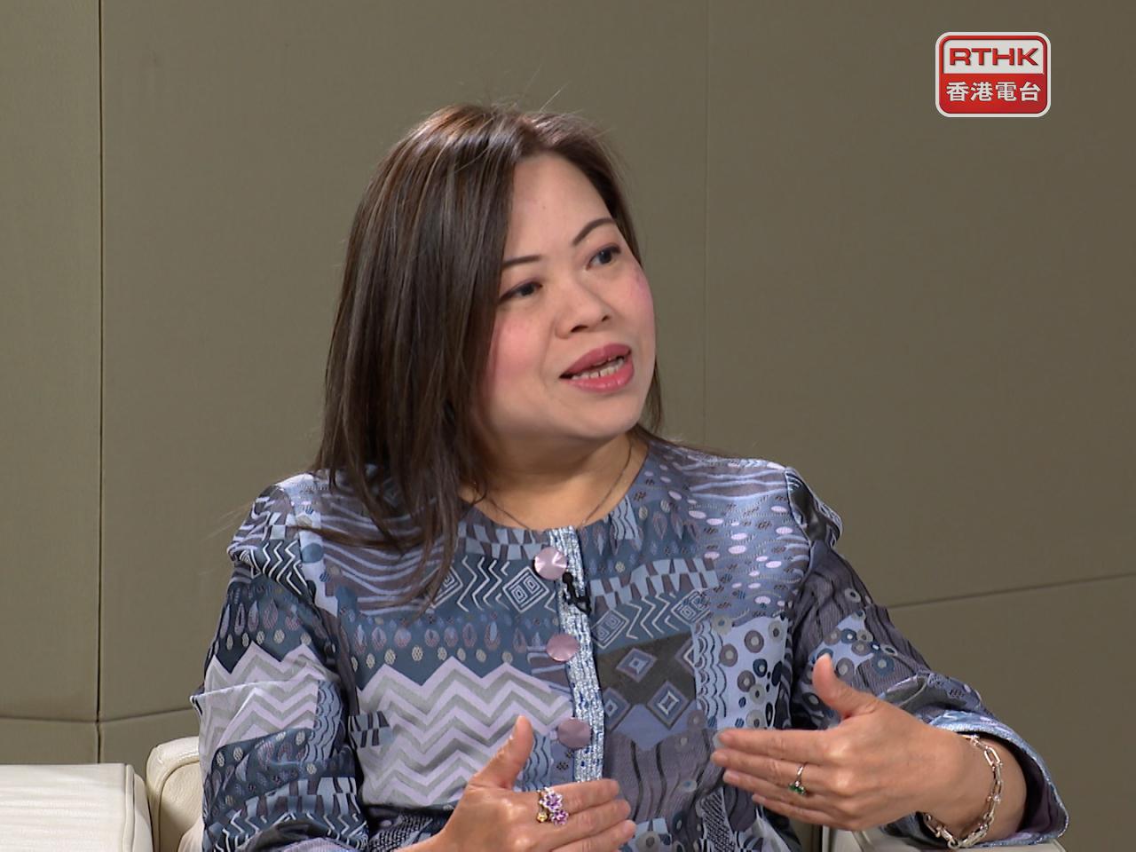 羅淑佩啓程前往南韓首爾，為「首爾香港周」主持開幕典禮。（港台圖片）
