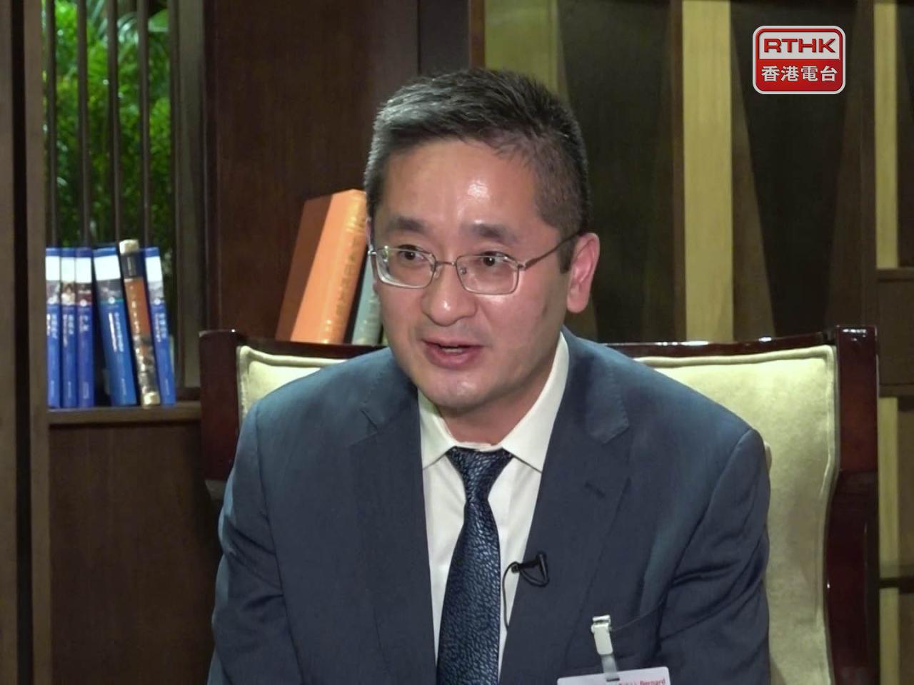 陳百里表示，截至今年8月底，八成、九成及百分百特別擔保產品的累計壞帳貸款擔保額，分別約為54億元、12億元和255億元。（港台圖片）