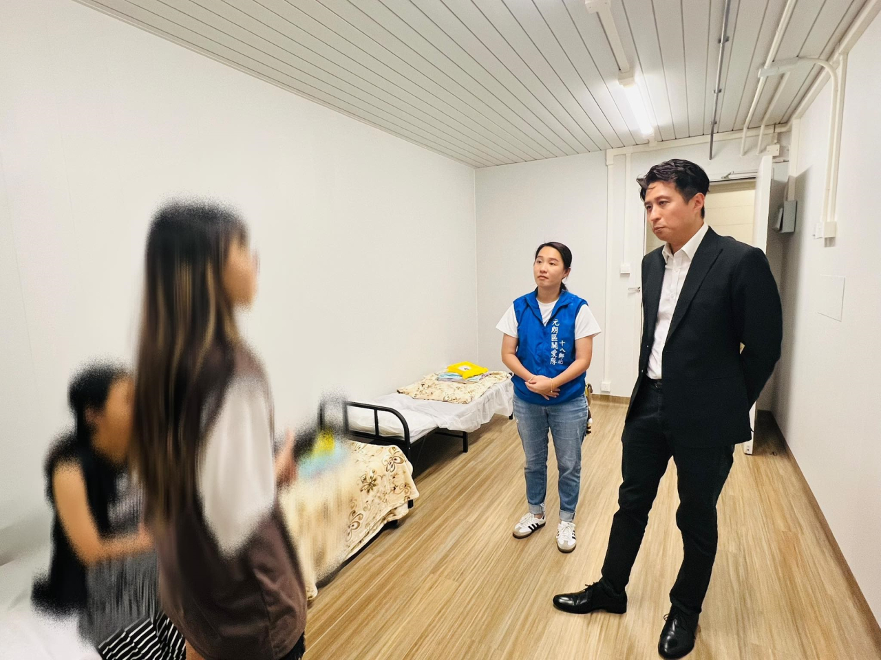 受影響女村民一家可以於當晚搬遷至房屋局過渡房屋。（何永賢社交網頁）