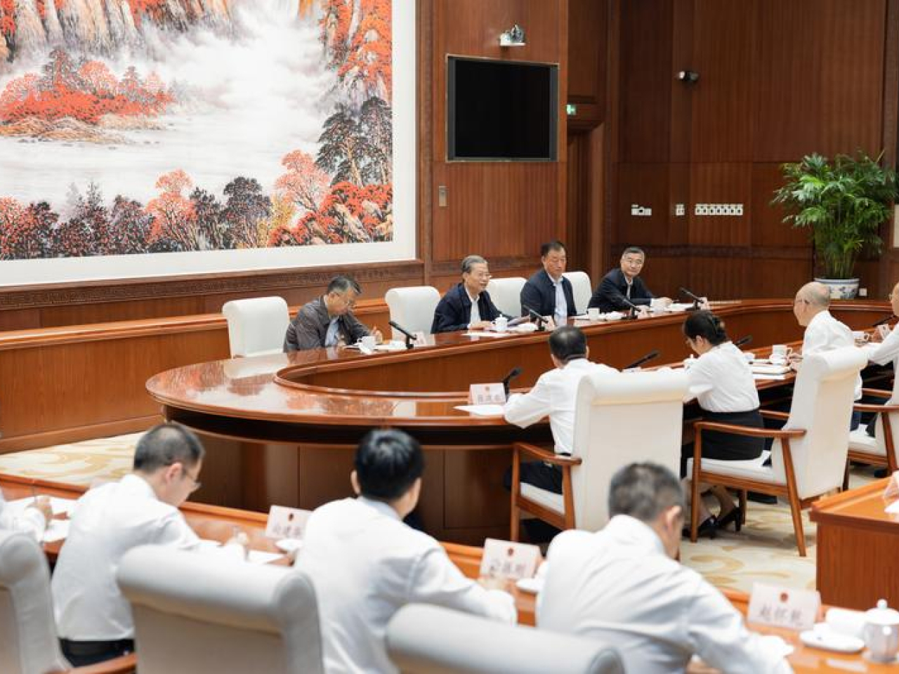 趙樂際在北京調研，在市人大常委會機關召開座談會。(新華社)