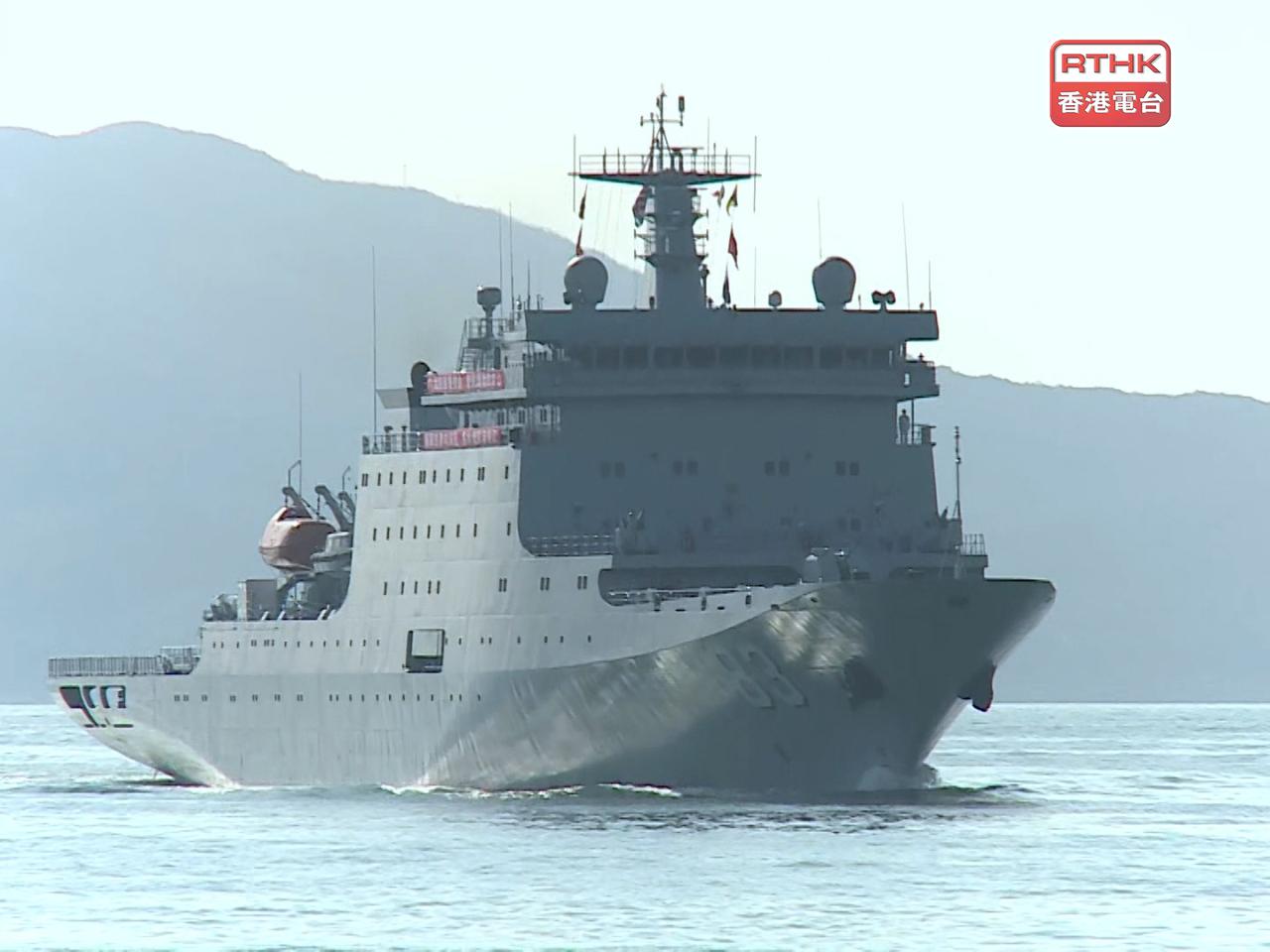 舷號「83」的戚繼光艦，是國家自主設計建造的大型海軍專業訓練艦。（張連登攝）