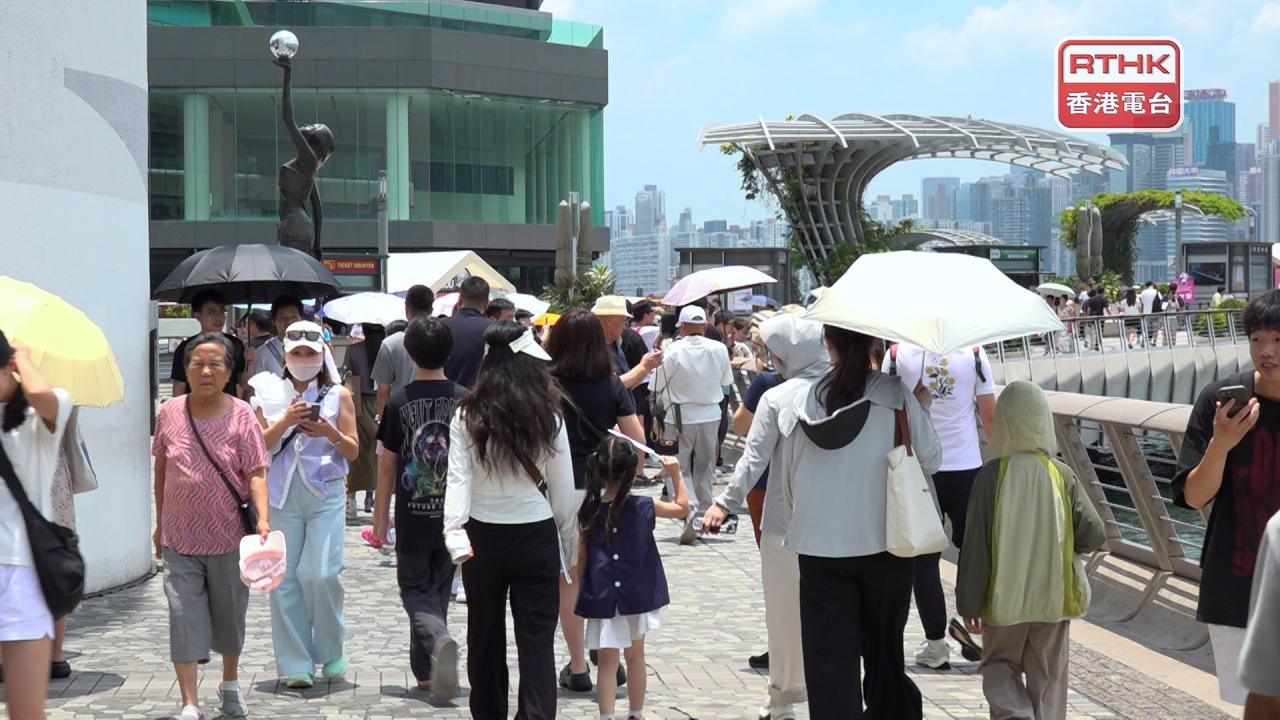 李家超料十一黃金周內地旅客154萬人次　部署加強交通配套