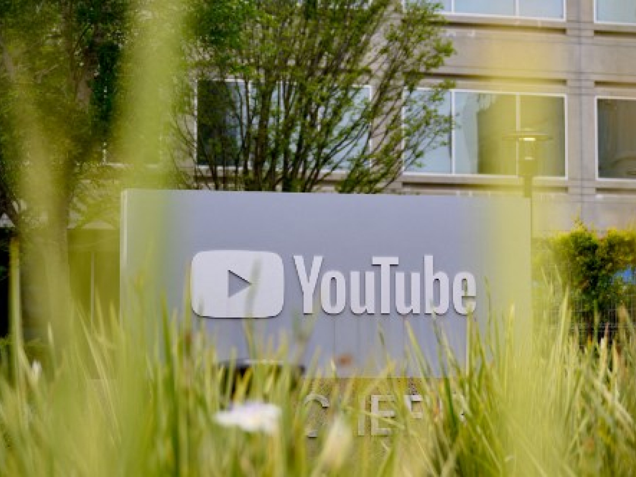 YouTube母公司同意支付逾2千萬美元，就特朗普2021年1月國會暴動後帳戶被停止案達成和解。（法新社資料圖片）