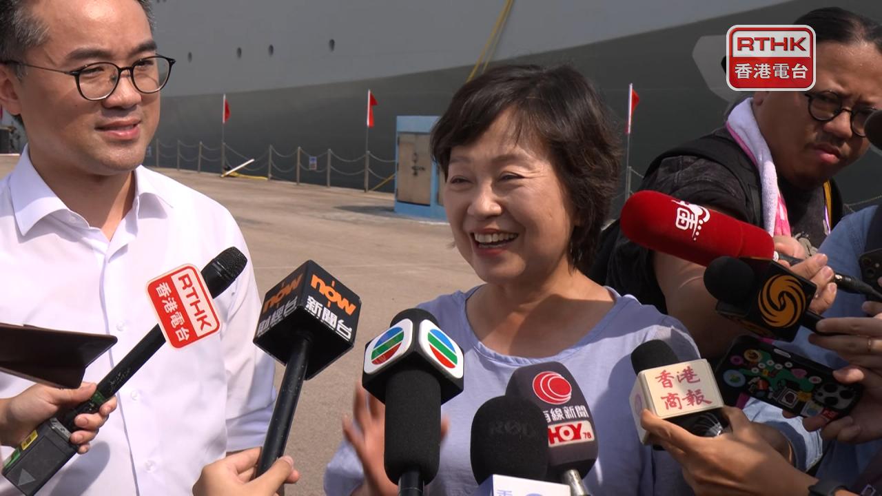 蔡若蓮何永賢稱軍艦先進　有學生形容設備厲害感自豪