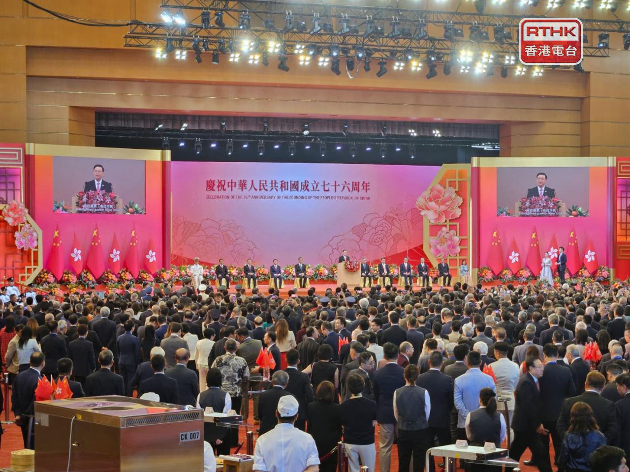 李家超在國慶酒會致辭說，會全力辦好12月立法會選舉。（陳曉慶攝）