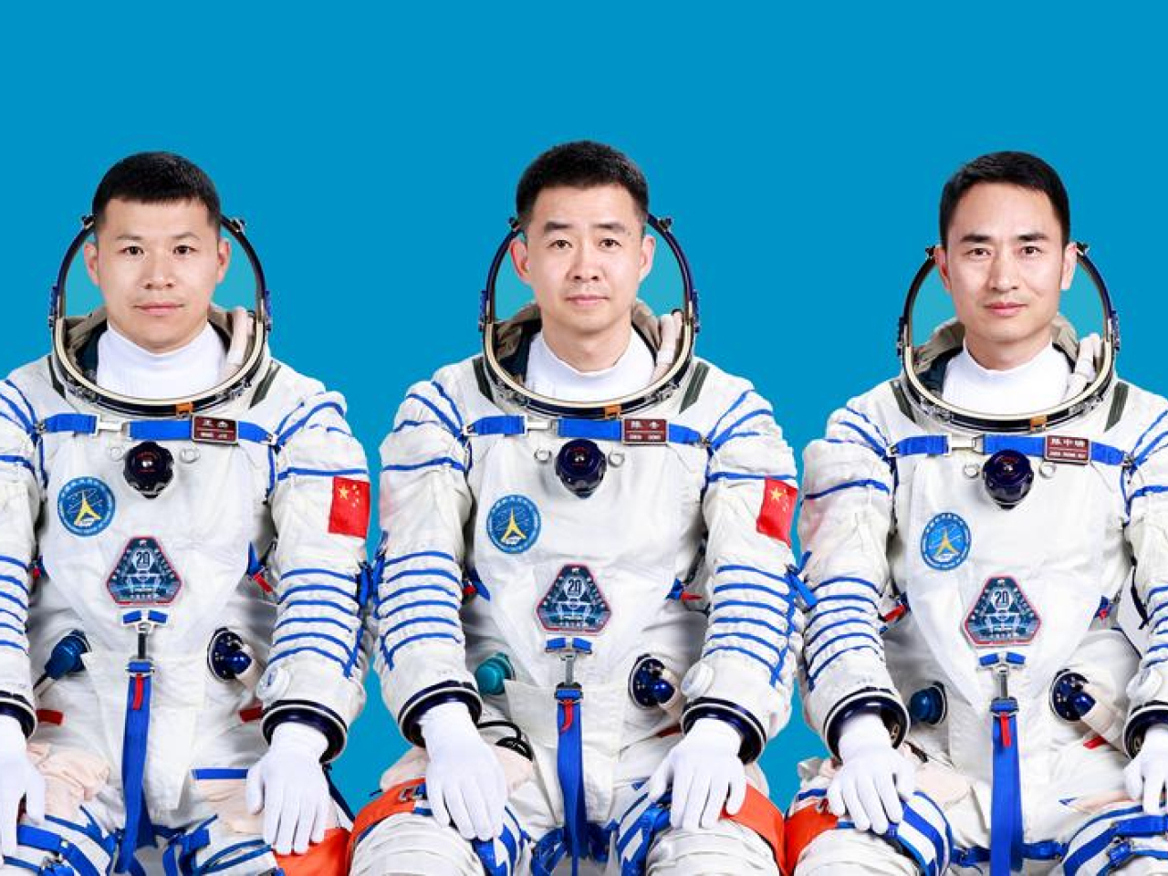 神舟二十號航天員陳冬（中）、陳中瑞（右）和王傑通過視像祝福祖國繁榮昌盛。(新華社資料圖片)