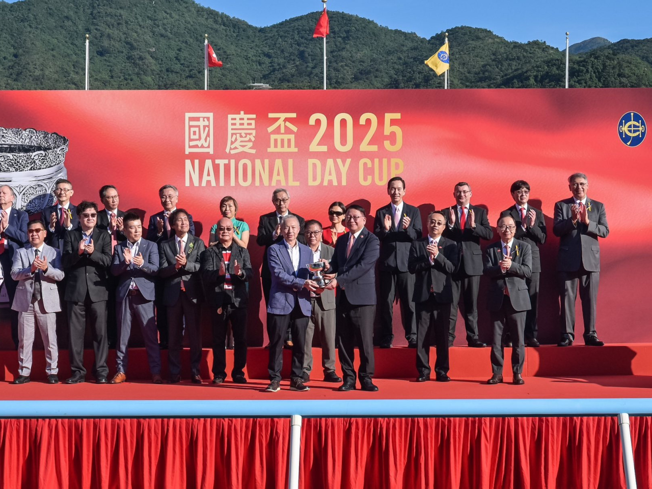 陳國基出席國慶賽馬日活動。（陳國基社交網站圖片）