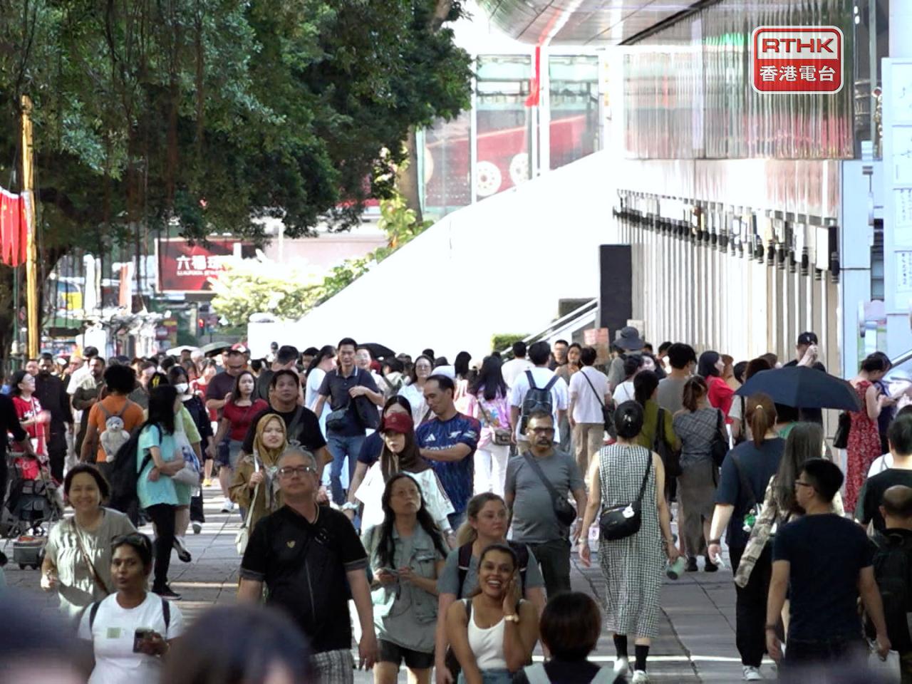 有旅遊業界表示，昨日本港市面人流暢旺。（港台圖片）