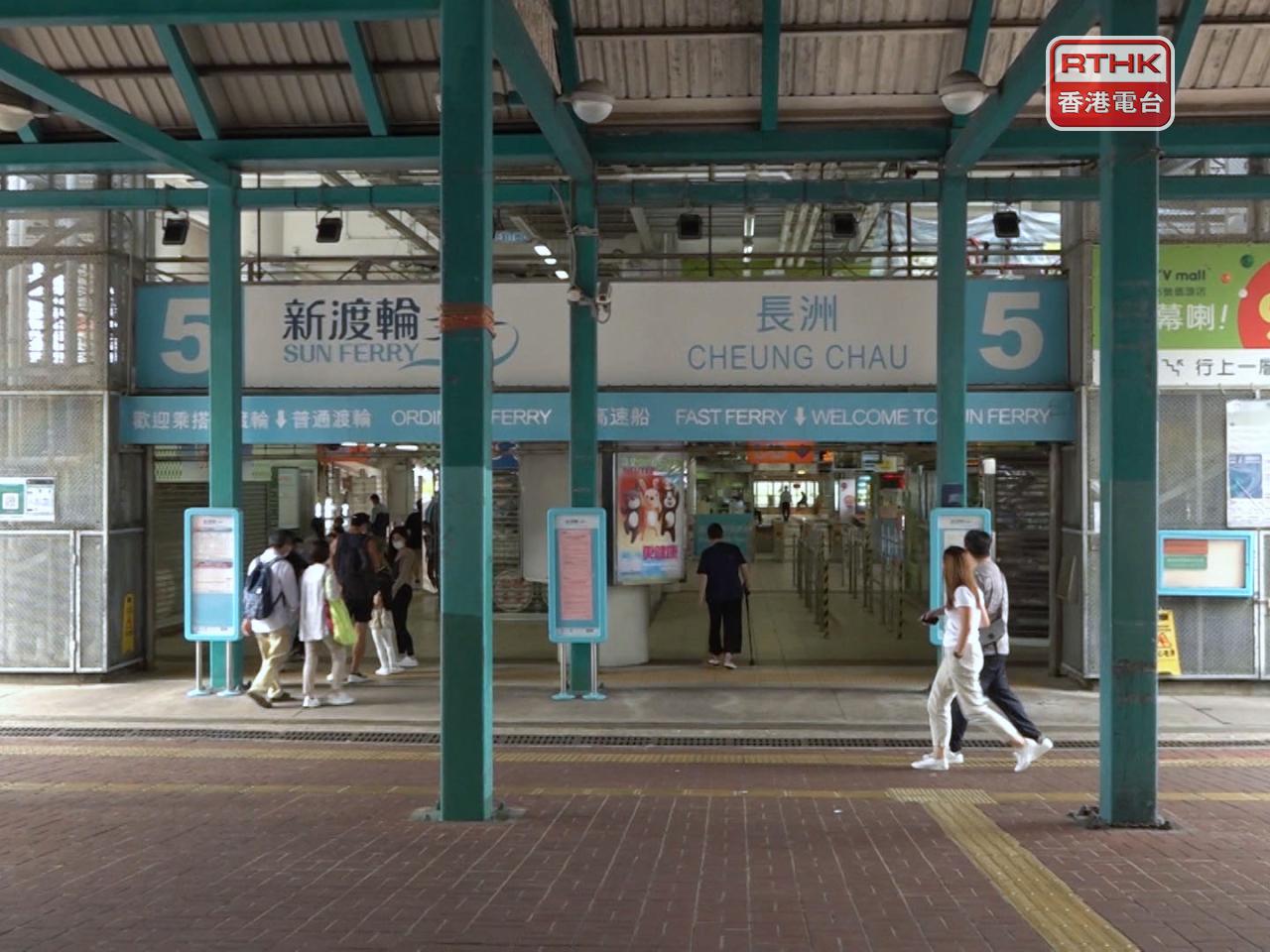 明日上午約9時40分至11時15分期間，共7條離島渡輪服務航線將陸續調整服務。（港台圖片）