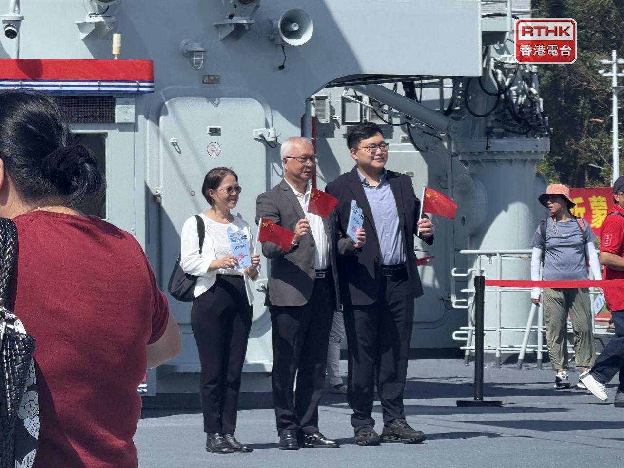 謝展寰亦有登上軍艦參觀。（陳曉筠攝）