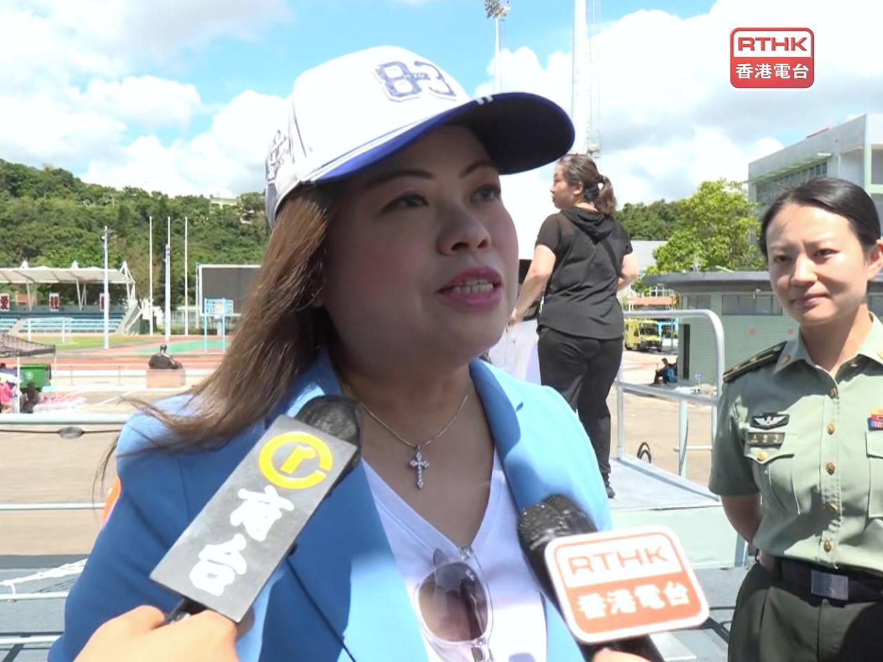 羅淑佩表示，今次是首度登上軍艦參觀，覺得感動和興奮，亦感受到國家的強盛。（鍾家銘攝）