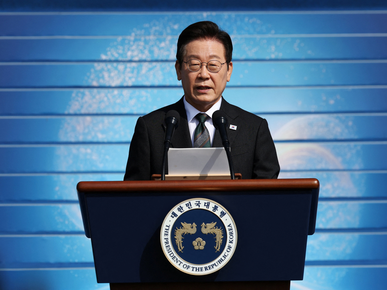 李在明指示有關部門全面管控威脅遊客安全的行為，盡快制定根除歧視行為的對策。（路透社資料圖片）