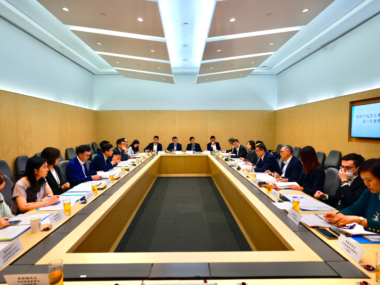 保安局上月成立跨部門反黑工專責組，今日召開首次會議。（政府新聞處）
