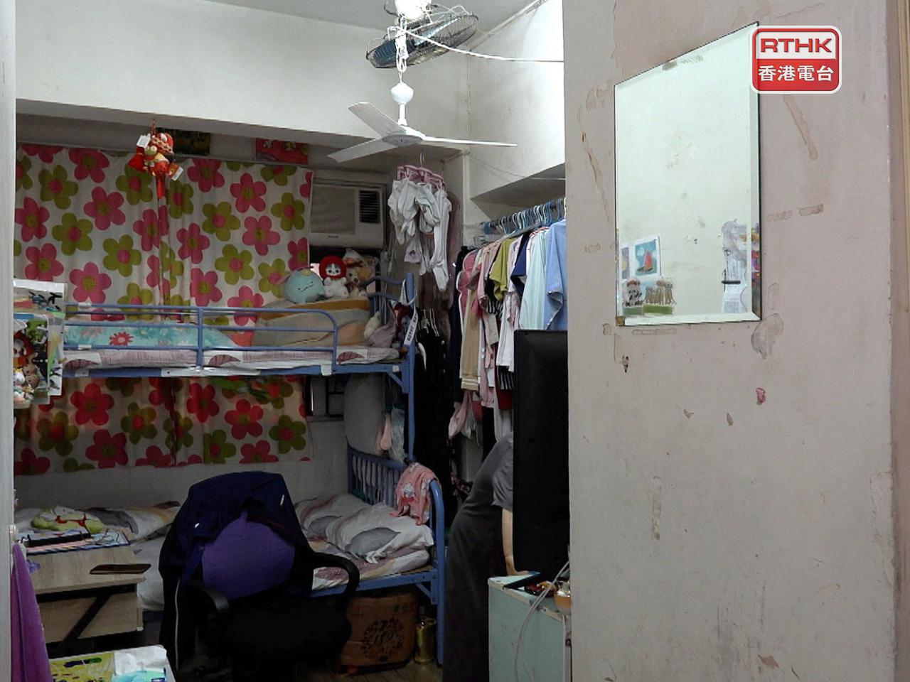 「簡樸房」規管制度將提供48個月的過渡安排，讓分間單位的業主營運者有時間了解新規管制度，並逐步過渡至符合「簡樸房」的要求。（港台圖片）.jpg
