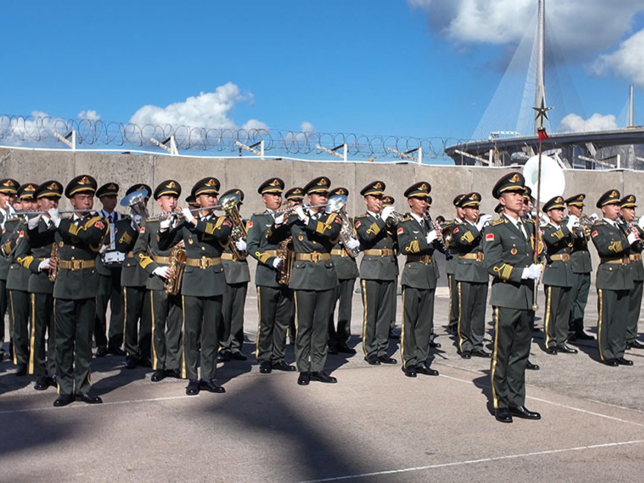 駐港部隊指出，不少民眾表示祖國軍艦常態化訪問香港，讓他們更加有安全感。（政府新聞處）